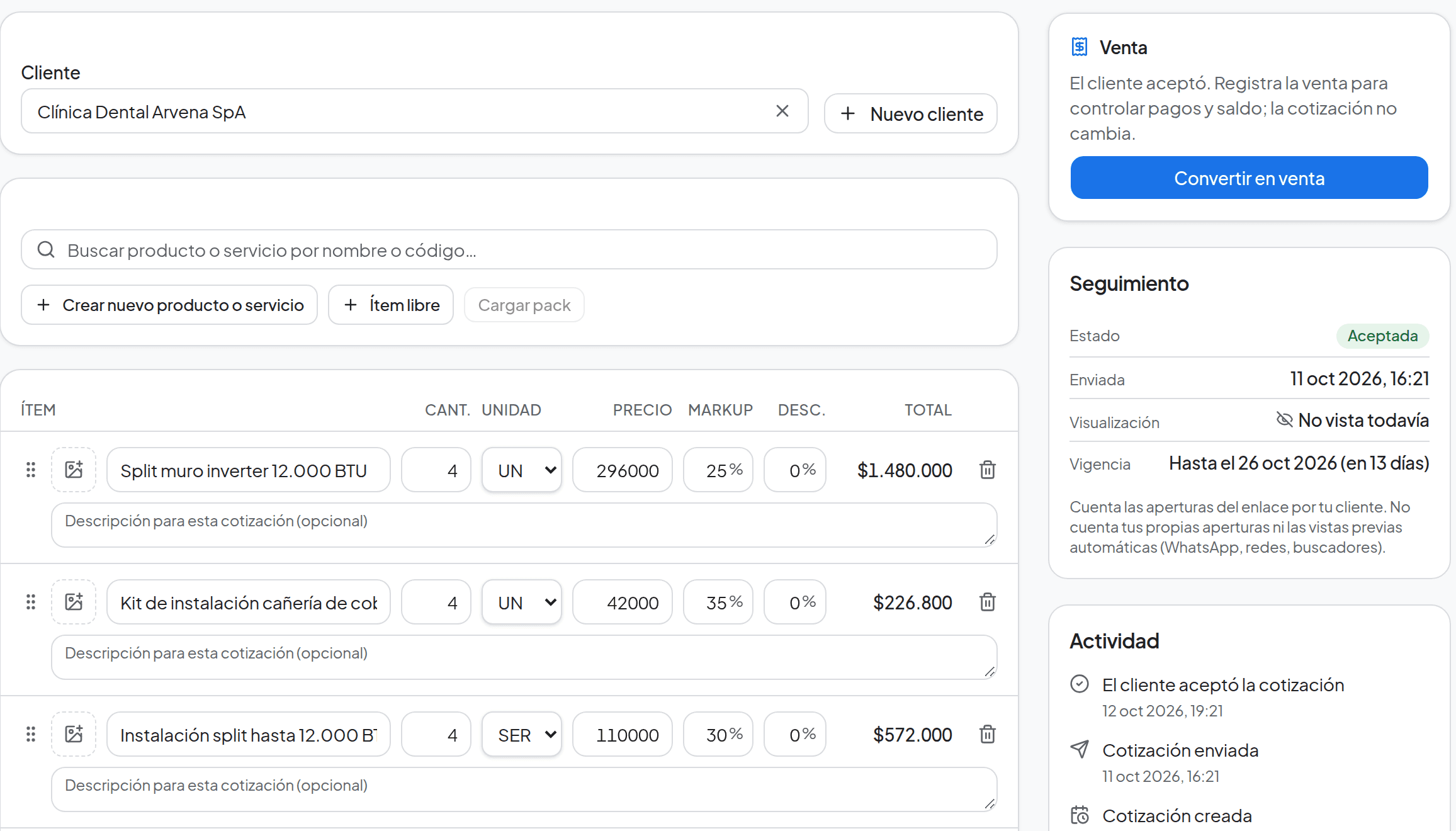 Cotizador de CotizaSuite: cliente seleccionado, ítems con cantidad, precio, margen y descuento, y totales con IVA calculados